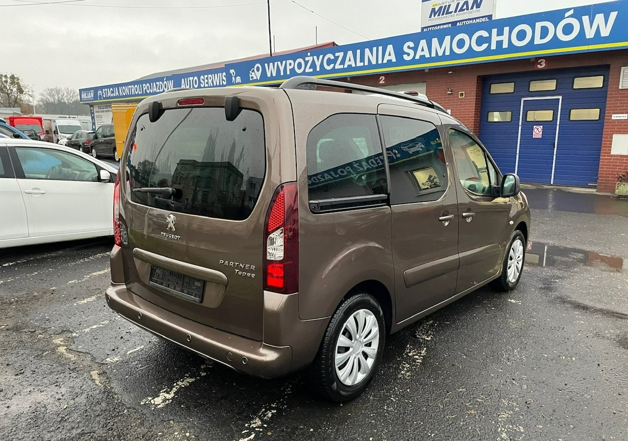 Peugeot Partner II Peugeot Partner Tepee 1.6 VTi 120KM Family Model 2013 - Karavan: slika 4 Peugeot Partner II Peugeot Partner Tepee 1.6 VTi 120KM Family Model 2013 - Karavan: slika 4