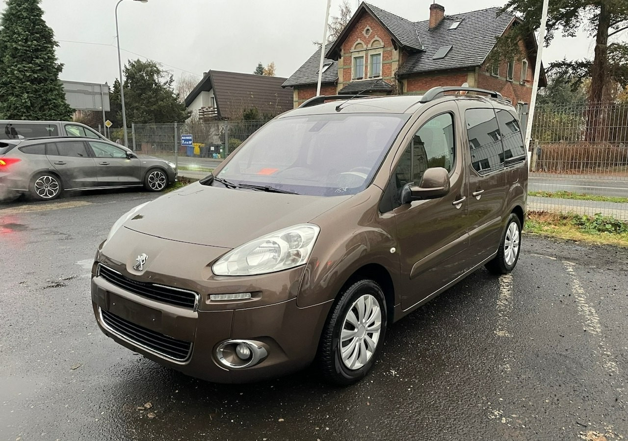 Peugeot Partner II Peugeot Partner Tepee 1.6 VTi 120KM Family Model 2013 - Karavan: slika 1 Peugeot Partner II Peugeot Partner Tepee 1.6 VTi 120KM Family Model 2013 - Karavan: slika 1