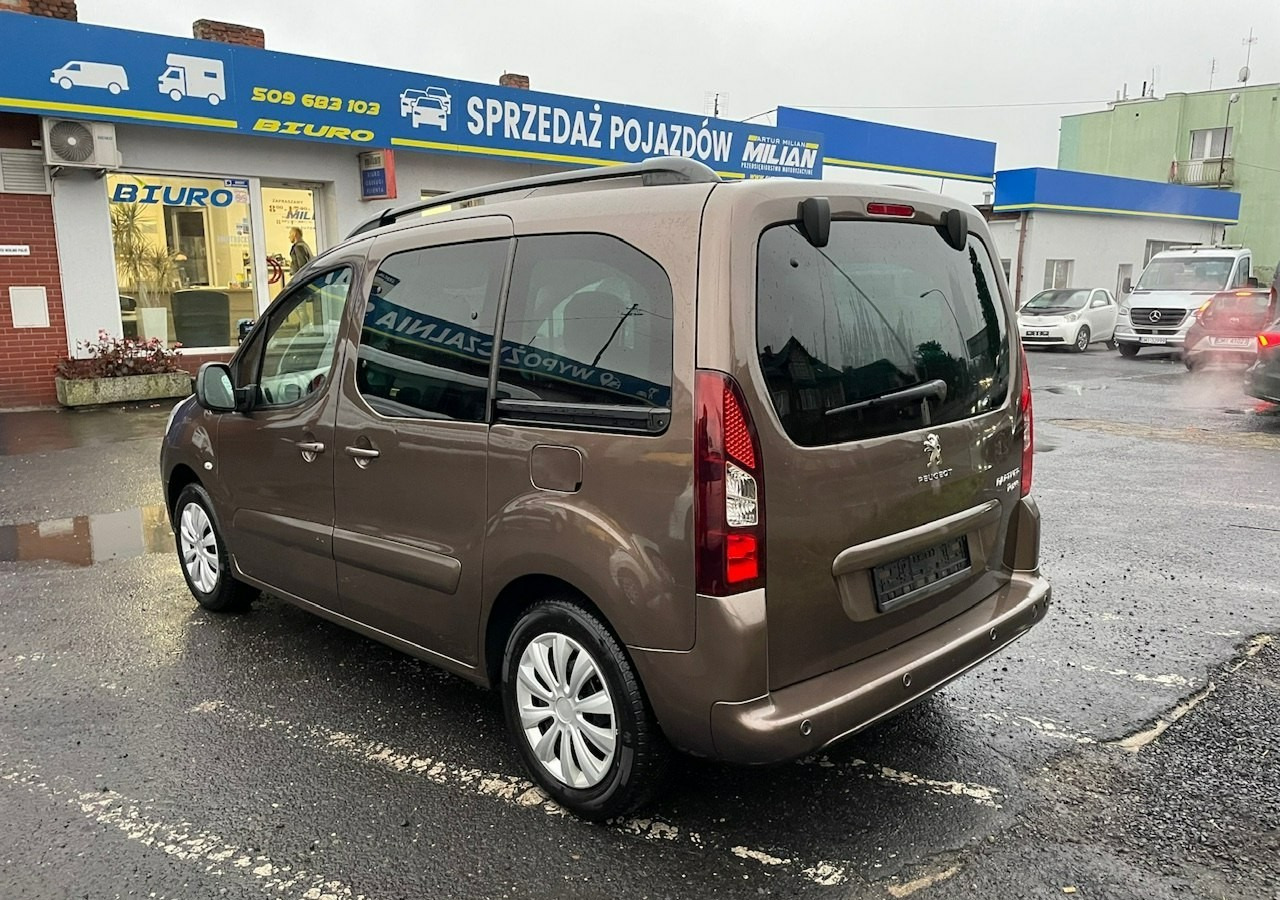 Peugeot Partner II Peugeot Partner Tepee 1.6 VTi 120KM Family Model 2013 - Karavan: slika 3 Peugeot Partner II Peugeot Partner Tepee 1.6 VTi 120KM Family Model 2013 - Karavan: slika 3