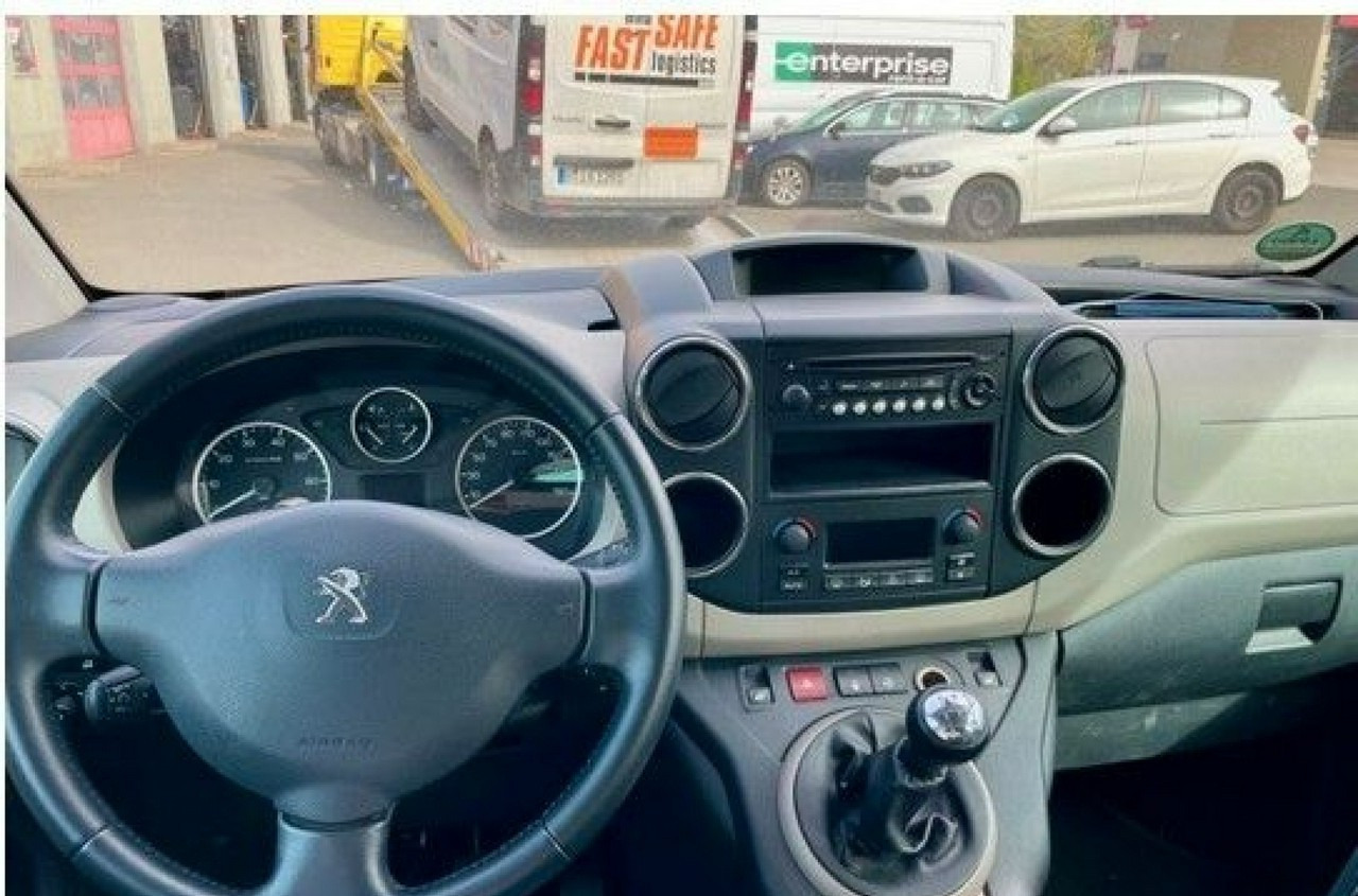 Peugeot Partner II Peugeot Partner Tepee 100 Family Model 2013 - Automobil: slika 4 Peugeot Partner II Peugeot Partner Tepee 100 Family Model 2013 - Automobil: slika 4