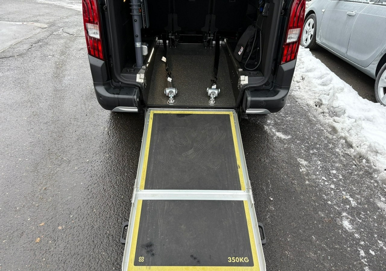 Peugeot Rifter Rifter Long 1,5HDI Automat dla Niepełnosprawnych Inwalida Rampa PFRO - Karavan: slika 4 Peugeot Rifter Rifter Long 1,5HDI Automat dla Niepełnosprawnych Inwalida Rampa PFRO - Karavan: slika 4
