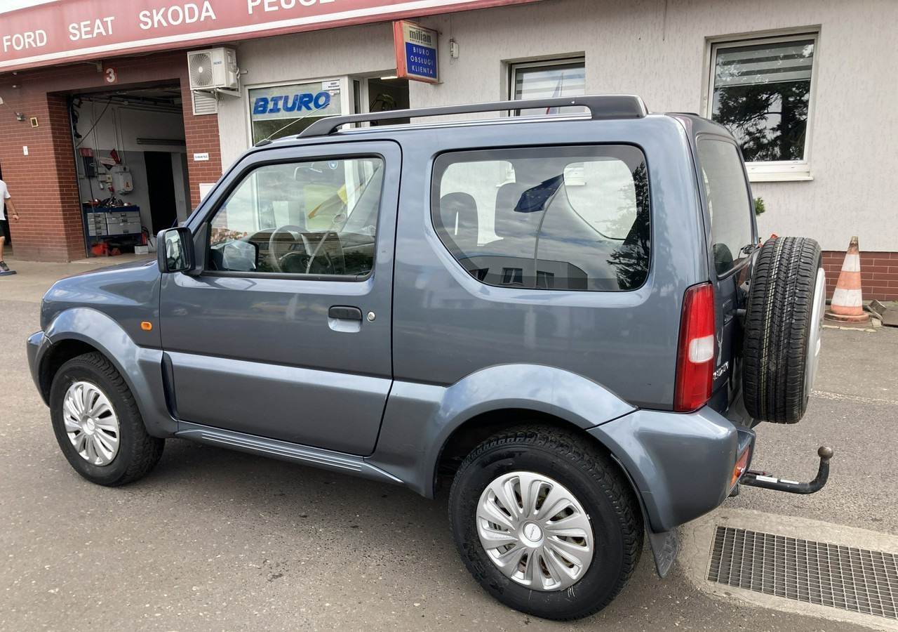 Suzuki Jimny Suzuki Jimny 1.3-16V 4X4 Klima 2006 - SUVSUV: slika 5 Suzuki Jimny Suzuki Jimny 1.3-16V 4X4 Klima 2006 - SUVSUV: slika 5