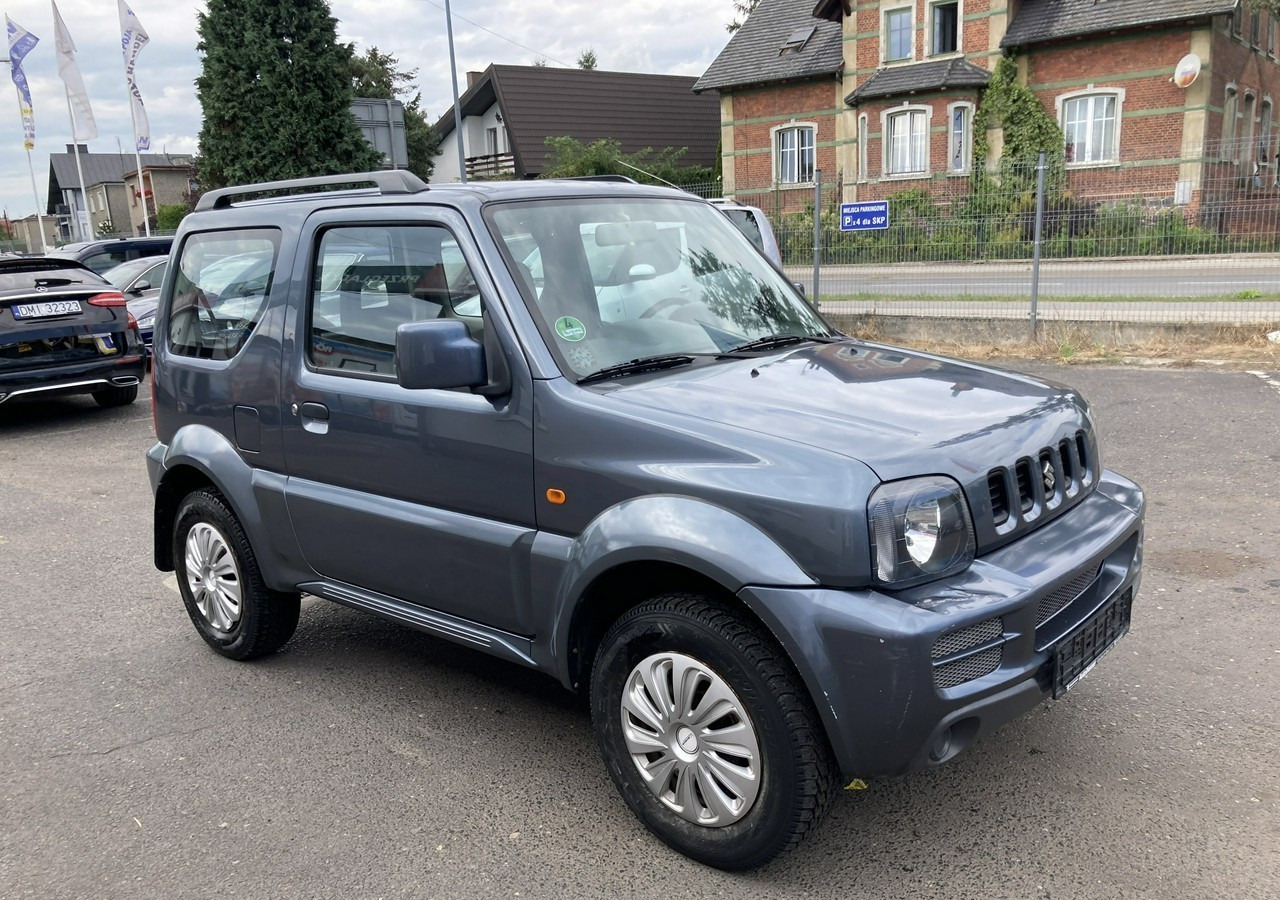 Suzuki Jimny Suzuki Jimny 1.3-16V 4X4 Klima 2006 - SUVSUV: slika 2 Suzuki Jimny Suzuki Jimny 1.3-16V 4X4 Klima 2006 - SUVSUV: slika 2