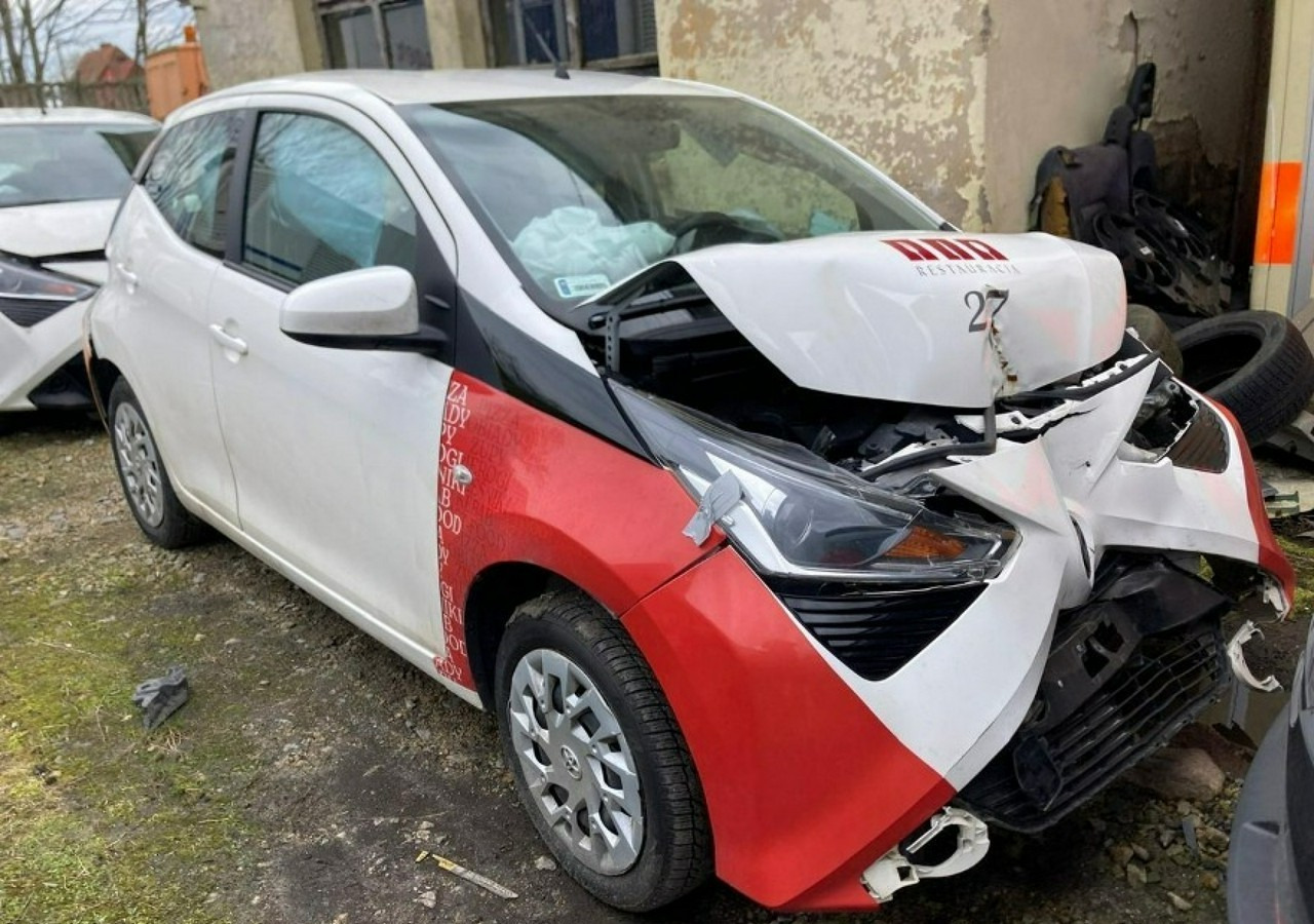 Toyota Aygo II Aygo 1.0-16V Klima Salon PL 2021 Bezyna + LPG - Hečbek: slika 1 Toyota Aygo II Aygo 1.0-16V Klima Salon PL 2021 Bezyna + LPG - Hečbek: slika 1