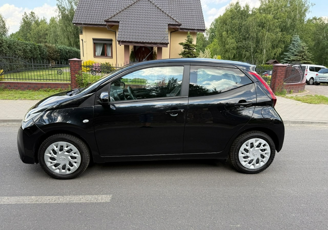 Toyota Aygo II Toyota Aygo 1.0-16V Klima Salon PL 24651km Model 2021 - Hečbek: slika 2 Toyota Aygo II Toyota Aygo 1.0-16V Klima Salon PL 24651km Model 2021 - Hečbek: slika 2