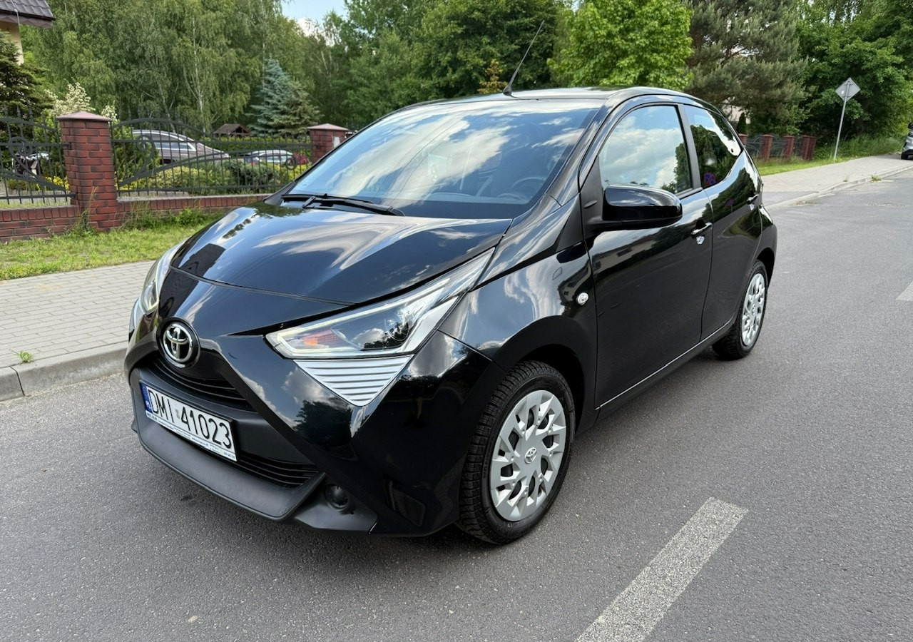 Toyota Aygo II Toyota Aygo 1.0-16V Klima Salon PL 24651km Model 2021 - Hečbek: slika 1 Toyota Aygo II Toyota Aygo 1.0-16V Klima Salon PL 24651km Model 2021 - Hečbek: slika 1