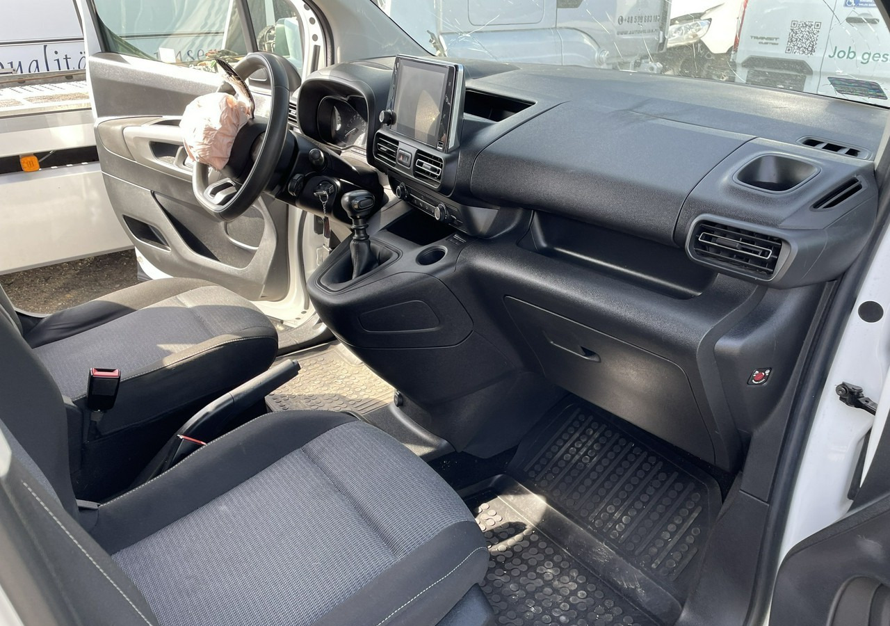 Toyota ProAce Proace City Verso Toyota Proace City Verso Long 1.5 D-4D Business 2021Salon - Automobil: slika 3 Toyota ProAce Proace City Verso Toyota Proace City Verso Long 1.5 D-4D Business 2021Salon - Automobil: slika 3