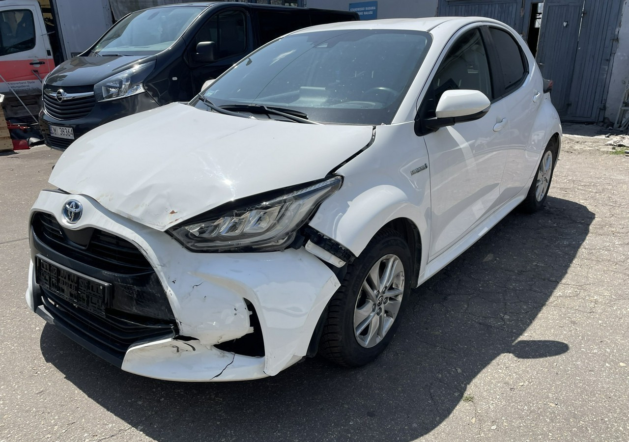 Toyota Yaris IV Toyota Yaris Hybrid 1.5 Active Salon PL 2023 FV 23% - Hečbek: slika 1 Toyota Yaris IV Toyota Yaris Hybrid 1.5 Active Salon PL 2023 FV 23% - Hečbek: slika 1