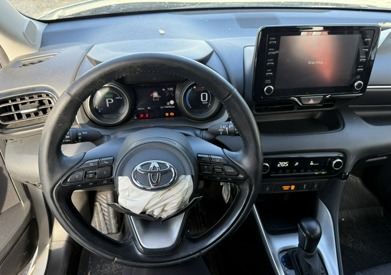 Toyota Yaris IV Toyota Yaris Hybrid 1.5 Active Salon PL 2023 FV 23% - Automobil: slika 4 Toyota Yaris IV Toyota Yaris Hybrid 1.5 Active Salon PL 2023 FV 23% - Automobil: slika 4