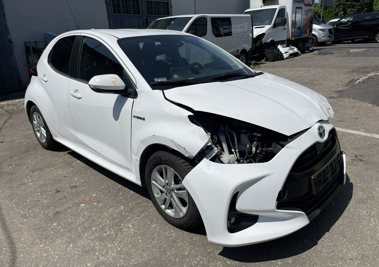 Toyota Yaris IV Toyota Yaris Hybrid 1.5 Active Salon PL 2023 FV 23% - Hečbek: slika 2 Toyota Yaris IV Toyota Yaris Hybrid 1.5 Active Salon PL 2023 FV 23% - Hečbek: slika 2