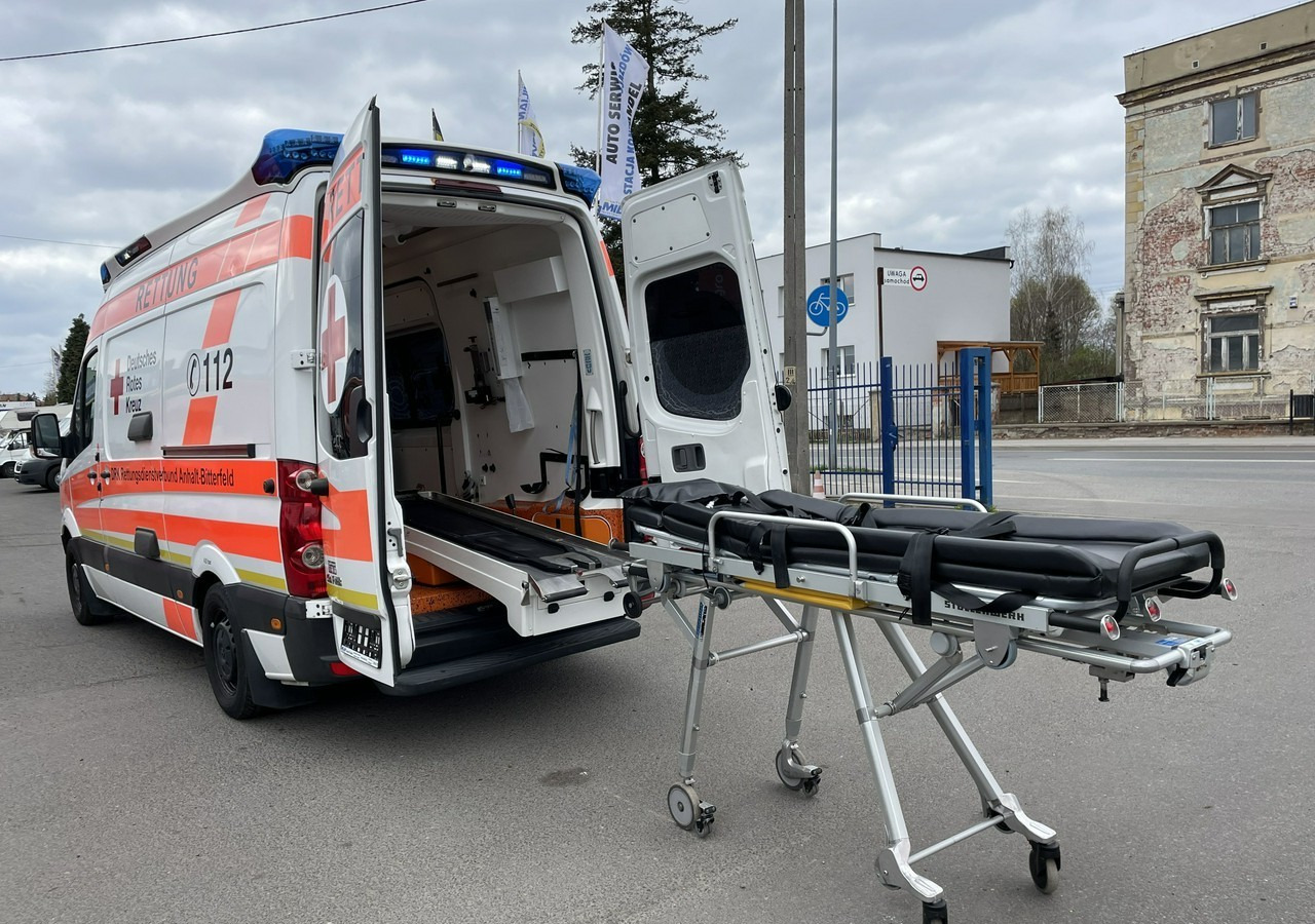 Volkswagen Crafter Crafter 2.0-163KM Karetka Ambulans Wyposażony Model 2016 - Vozilo hitne pomoći: slika 1 Volkswagen Crafter Crafter 2.0-163KM Karetka Ambulans Wyposażony Model 2016 - Vozilo hitne pomoći: slika 1