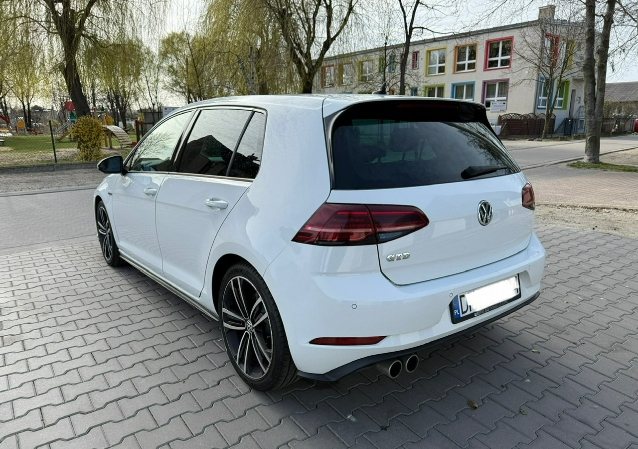 Volkswagen Golf VII GTD 2.0TDI 184KM FullLed Navi Klimatronik ACC Asystenci - Hečbek: slika 3 Volkswagen Golf VII GTD 2.0TDI 184KM FullLed Navi Klimatronik ACC Asystenci - Hečbek: slika 3