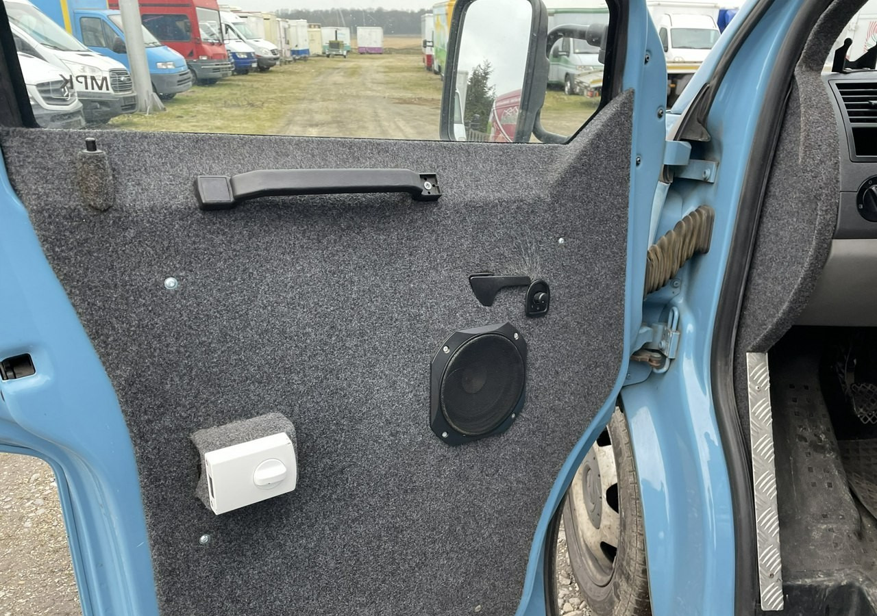 Kolekcionarsko vozilo Volkswagen Transporter T5 Transporter Bankowóz kuloodporny opancerzony Model 2015: slika 12