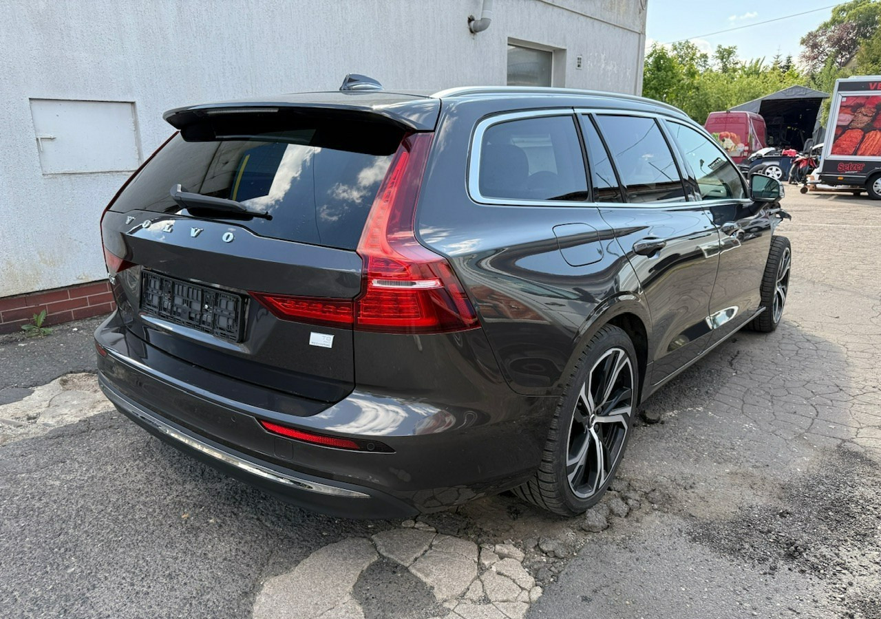 Volvo V60 II Volvo V60 2.0 T8 Plug-in Hybrid 455KM AWD Bogata Wersja Model 2024 - Automobil: slika 4 Volvo V60 II Volvo V60 2.0 T8 Plug-in Hybrid 455KM AWD Bogata Wersja Model 2024 - Automobil: slika 4
