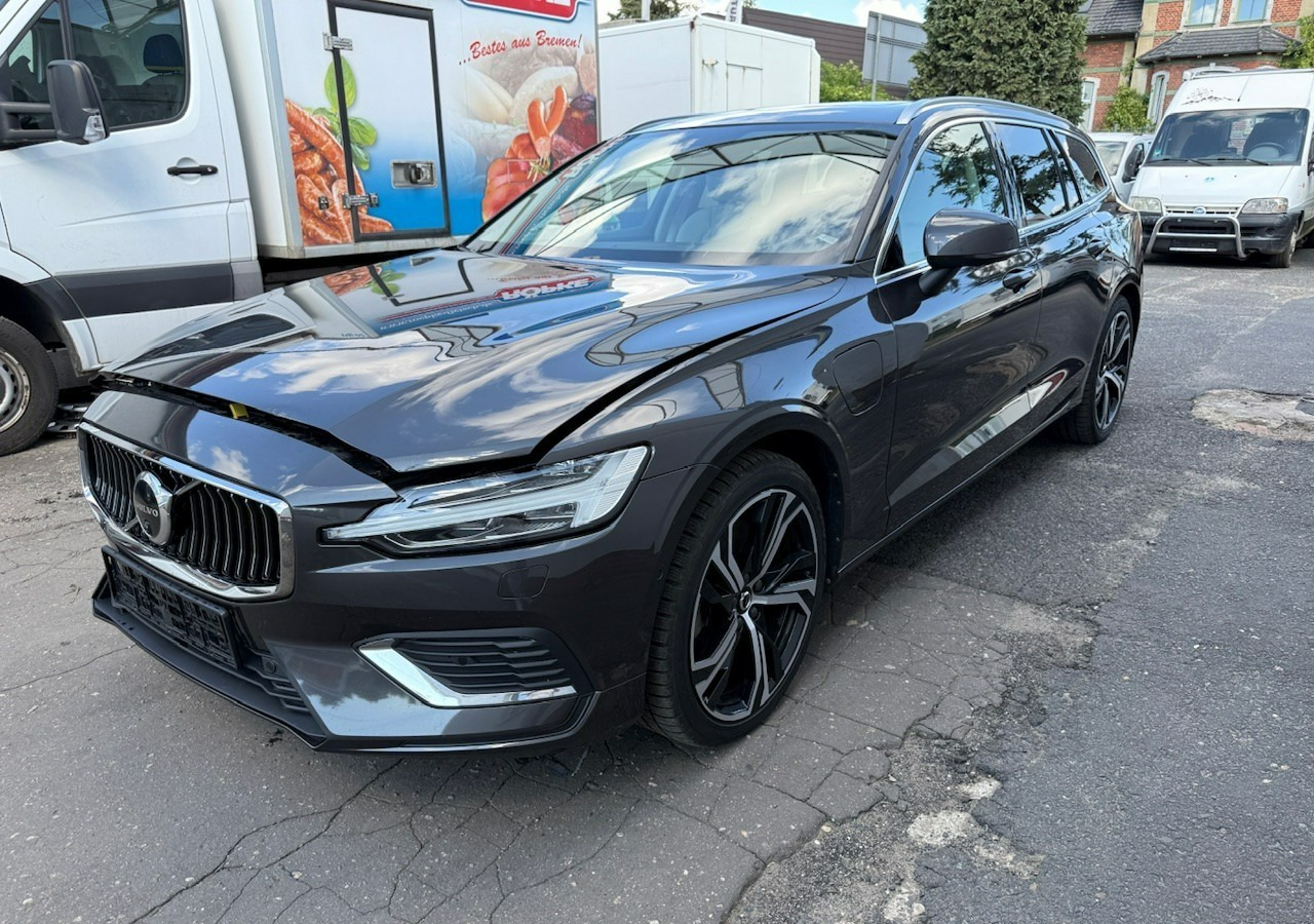 Volvo V60 II Volvo V60 2.0 T8 Plug-in Hybrid 455KM AWD Bogata Wersja Model 2024 - Automobil: slika 1 Volvo V60 II Volvo V60 2.0 T8 Plug-in Hybrid 455KM AWD Bogata Wersja Model 2024 - Automobil: slika 1