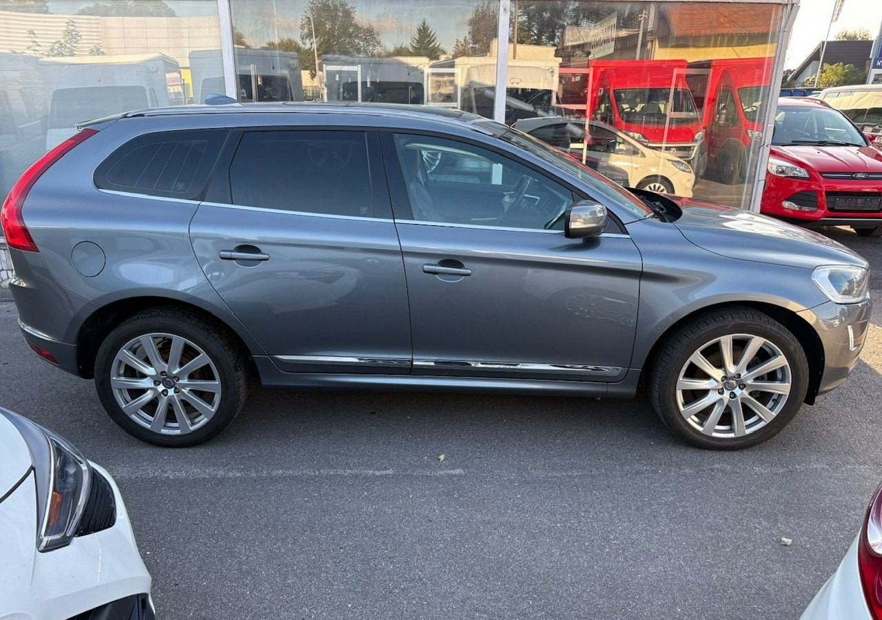 Volvo XC60 I Volvo XC 60 2,4 D4 AWD 190KM Summum Navi Panorama Skóry Kamera 2017 - SUVSUV: slika 2 Volvo XC60 I Volvo XC 60 2,4 D4 AWD 190KM Summum Navi Panorama Skóry Kamera 2017 - SUVSUV: slika 2