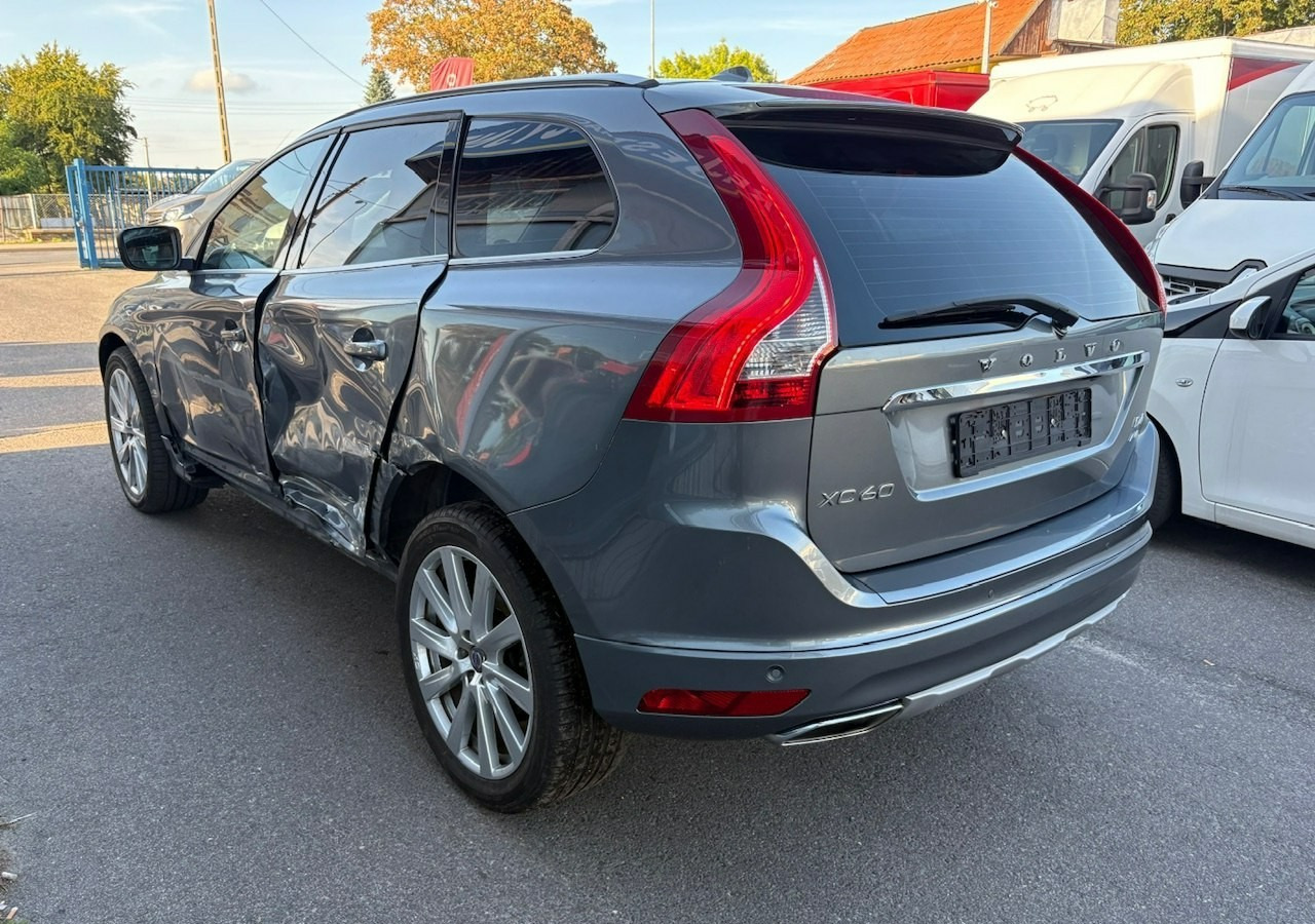 Volvo XC60 I Volvo XC 60 2,4 D4 AWD 190KM Summum Navi Panorama Skóry Kamera 2017 - SUVSUV: slika 5 Volvo XC60 I Volvo XC 60 2,4 D4 AWD 190KM Summum Navi Panorama Skóry Kamera 2017 - SUVSUV: slika 5