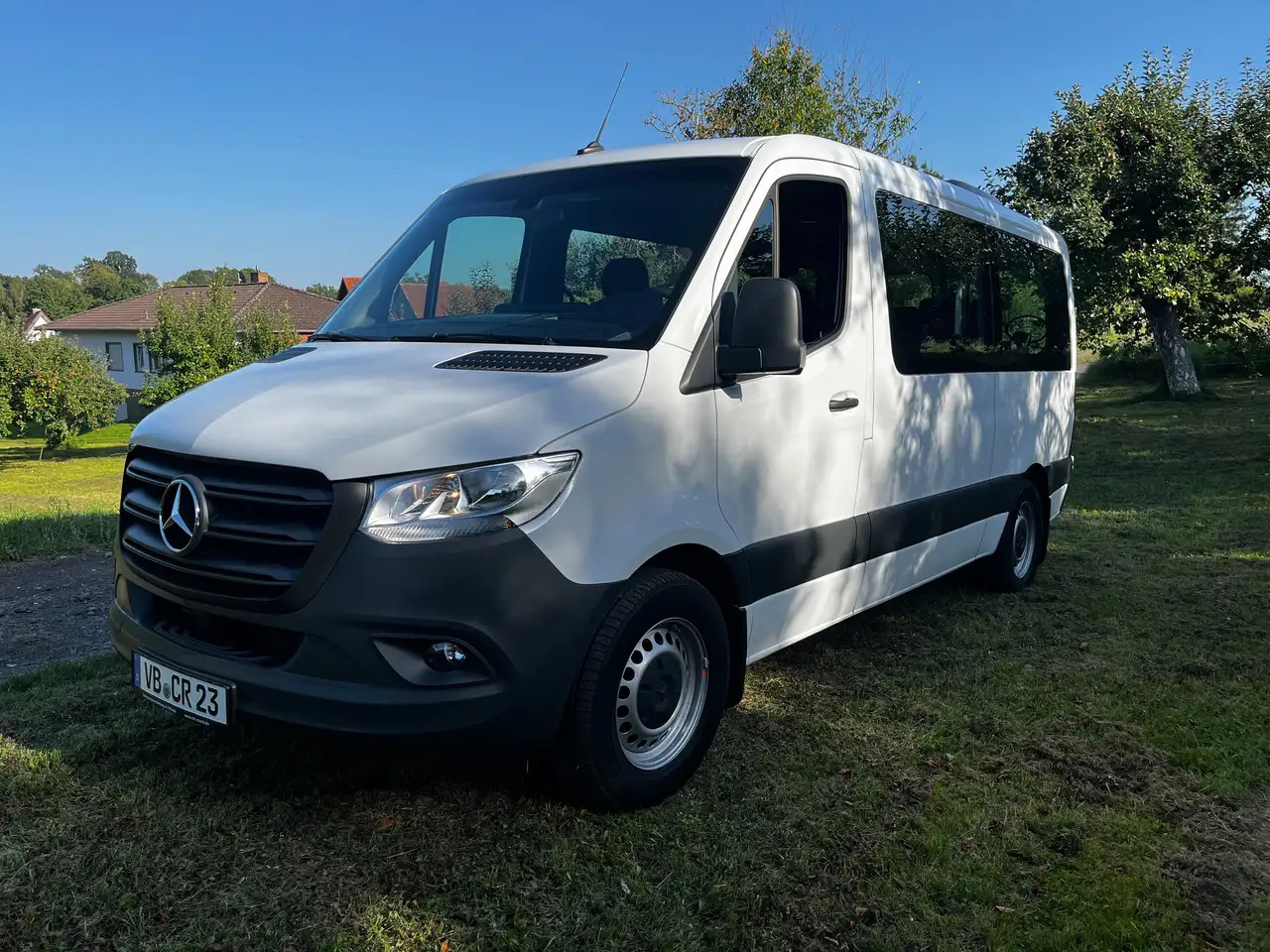 Mercedes-Benz Sprinter KOMBI TOURER DACHKLIMA 9-SITZE - Putnički kombi, Dostavno vozilo sa duplom kabinom: slika 1 Mercedes-Benz Sprinter KOMBI TOURER DACHKLIMA 9-SITZE - Putnički kombi, Dostavno vozilo sa duplom kabinom: slika 1