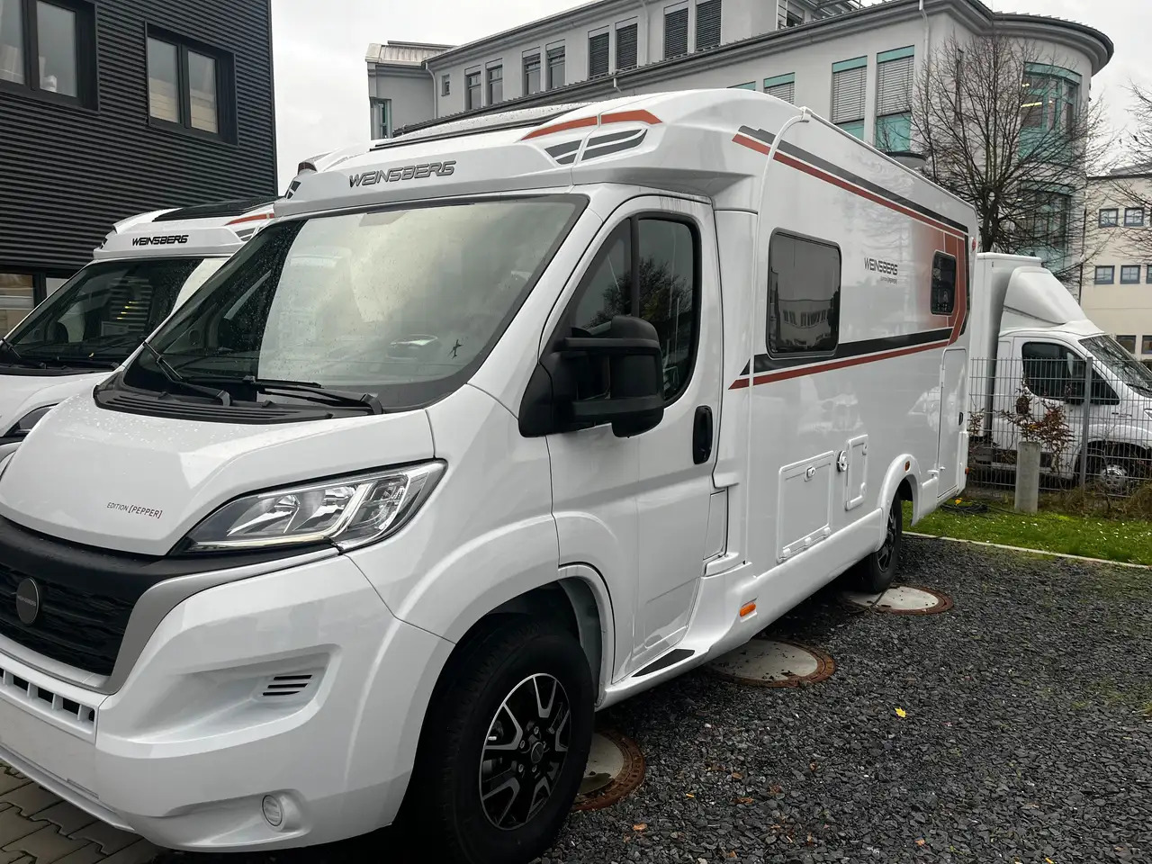 Weinsberg CaraCompact 600 MEG Pepper Mietwagen Verfügbar - Poluintegrisani kamper: slika 3 Weinsberg CaraCompact 600 MEG Pepper Mietwagen Verfügbar - Poluintegrisani kamper: slika 3