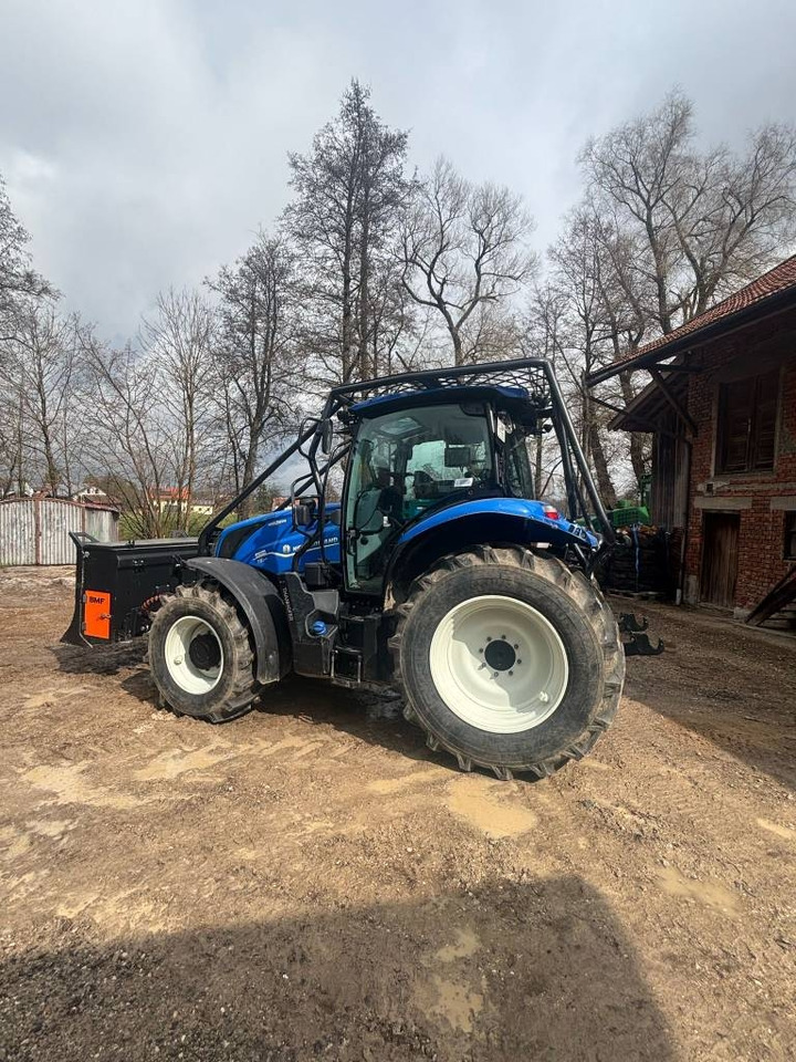 New Holland T5.110 AutoCommand - Šumarski traktor: slika 1 New Holland T5.110 AutoCommand - Šumarski traktor: slika 1