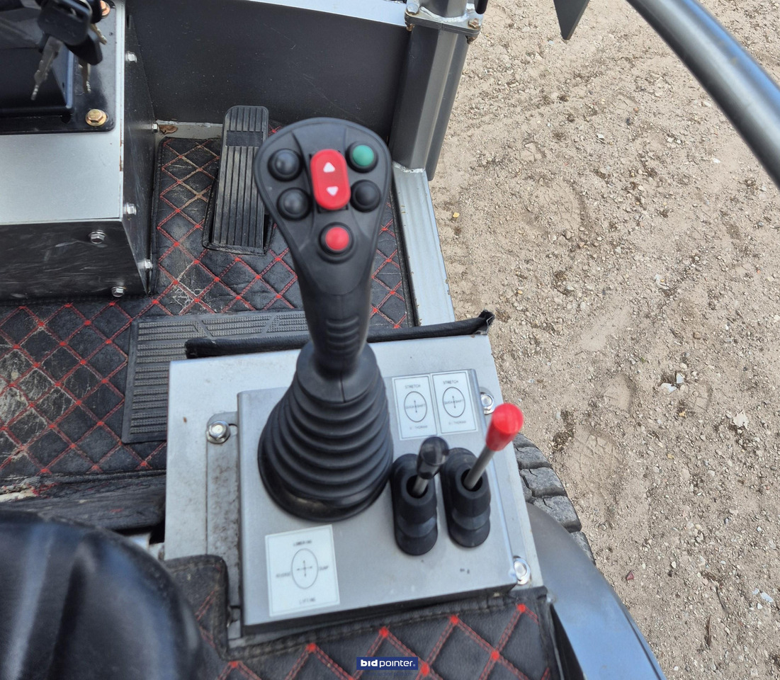 Zglobni utovarivač WCM-L2110e: slika 13