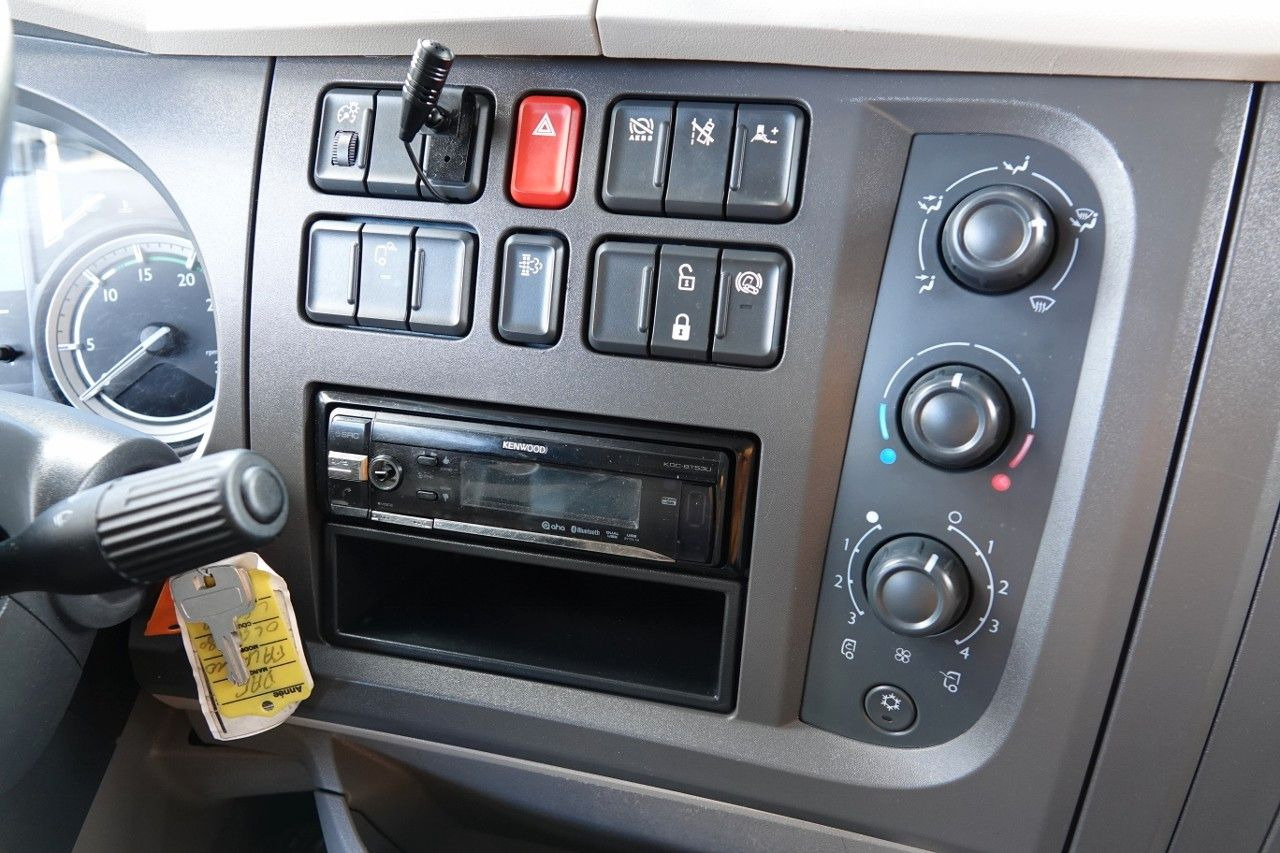 Kamion sa zatvorenim sandukom DAF LF 210 / KONTENER - 7 M / SOLÓWKA / WINDA DHOLLA: slika 15