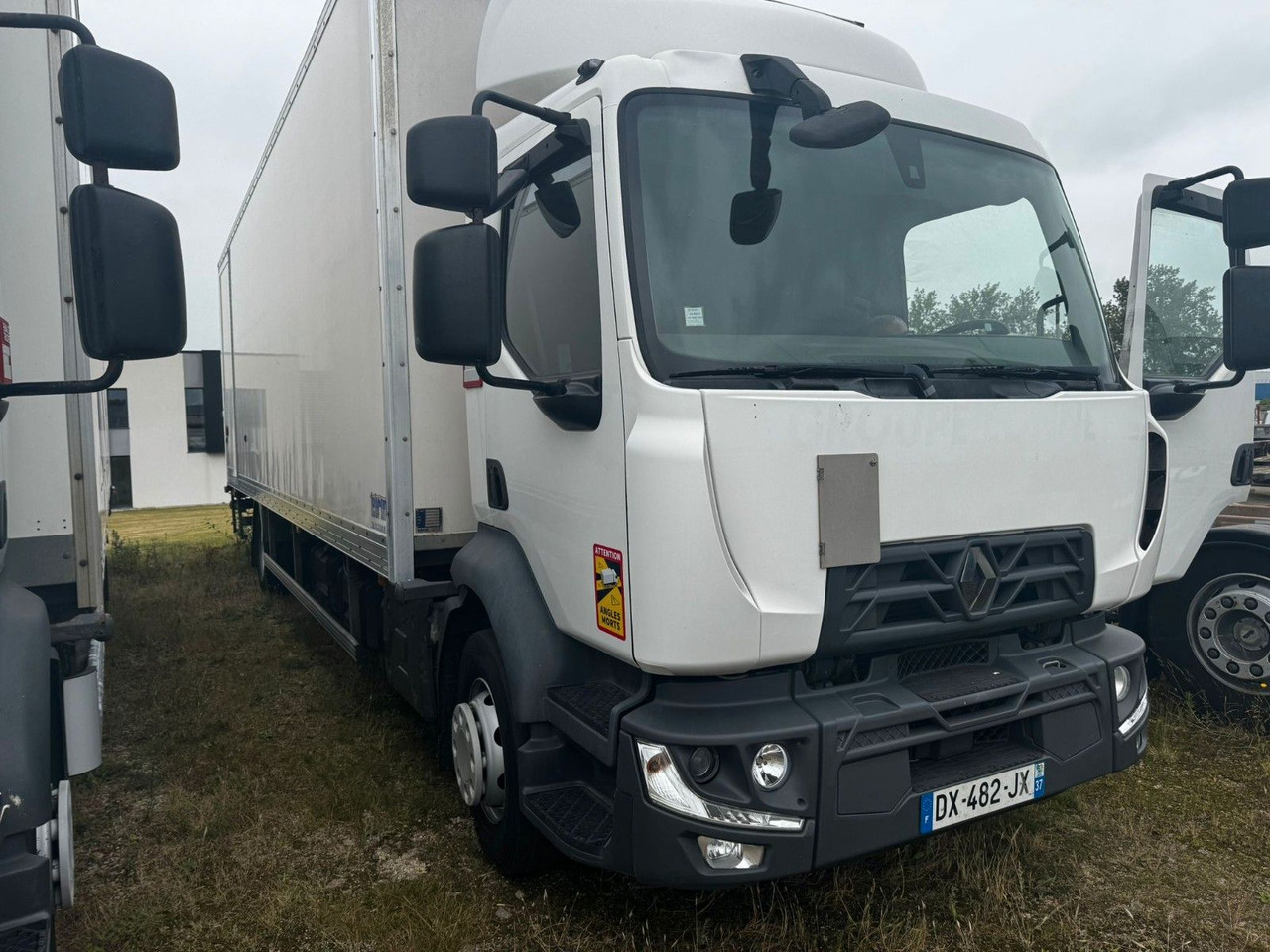 Renault D16 210 / 4x2 / KONTENER / 8.5M / WINDA DHOLLAND - Kamion sa zatvorenim sandukom: slika 1 Renault D16 210 / 4x2 / KONTENER / 8.5M / WINDA DHOLLAND - Kamion sa zatvorenim sandukom: slika 1