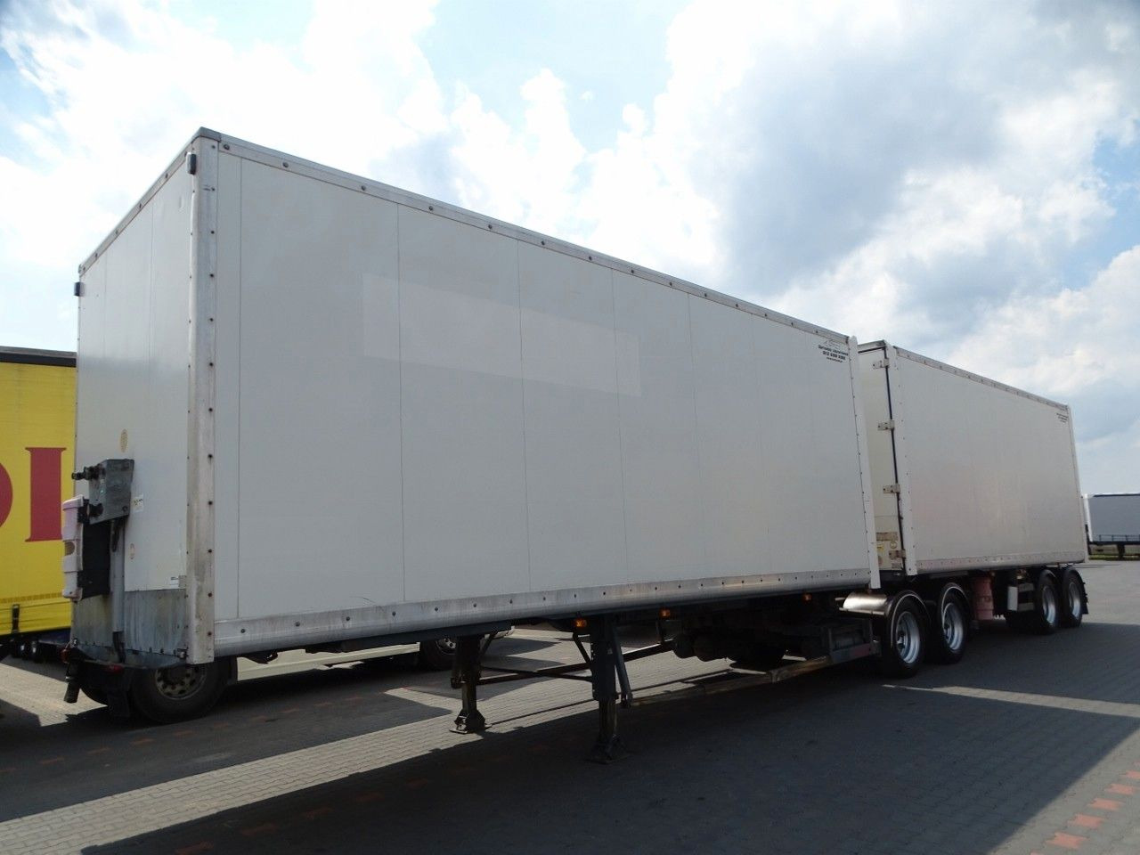 Samro JUMBO VEHICULAR BOX- 7,3 M + 7,3 M/KOFFER TANDEM - Poluprikolica sa zatvorenim sandukom: slika 2 Samro JUMBO VEHICULAR BOX- 7,3 M + 7,3 M/KOFFER TANDEM - Poluprikolica sa zatvorenim sandukom: slika 2