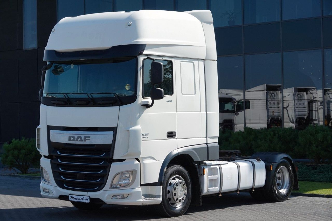 DAF XF 460 / MANUAL / STANDARD / SUPER SPACE CAB - Tegljač: slika 2 DAF XF 460 / MANUAL / STANDARD / SUPER SPACE CAB - Tegljač: slika 2