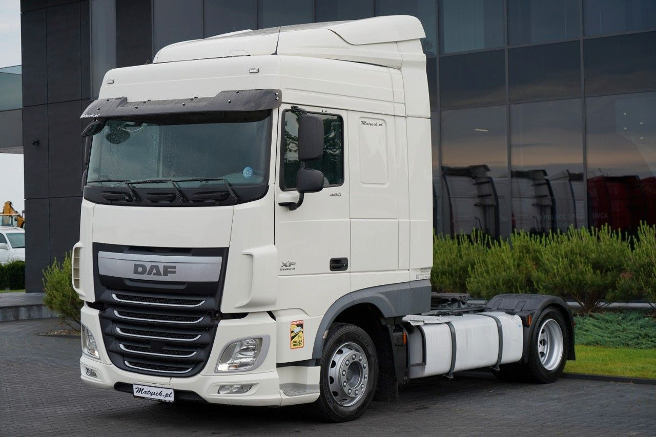 DAF XF 460 / SPACE CAB / MEGA / LOW DECK / EURO 6 - Tegljač: slika 2 DAF XF 460 / SPACE CAB / MEGA / LOW DECK / EURO 6 - Tegljač: slika 2