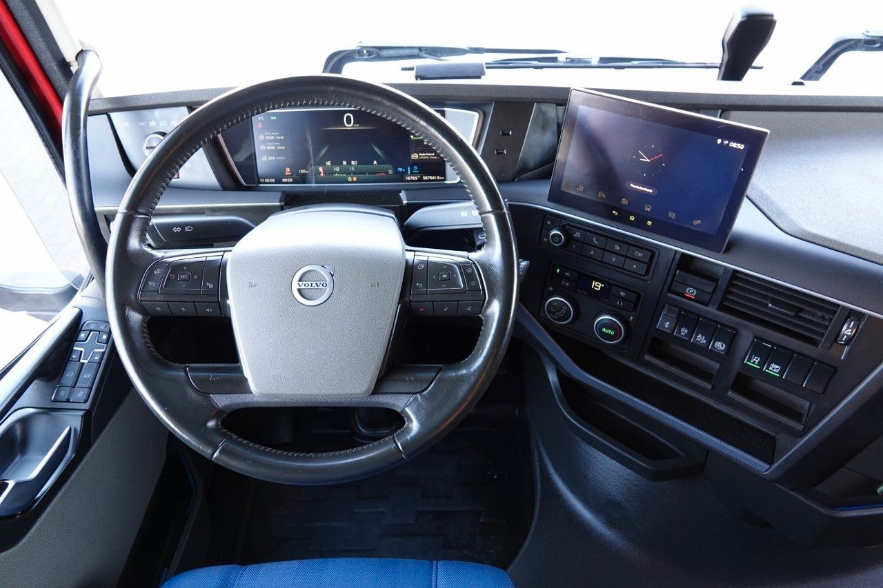 Interior photo 1:  Volvo FH 500 / I-SAVE / XXL / I-PARK COOL / NOWY MODEL Volvo FH 500 / I-SAVE / XXL / I-PARK COOL / NOWY MODEL