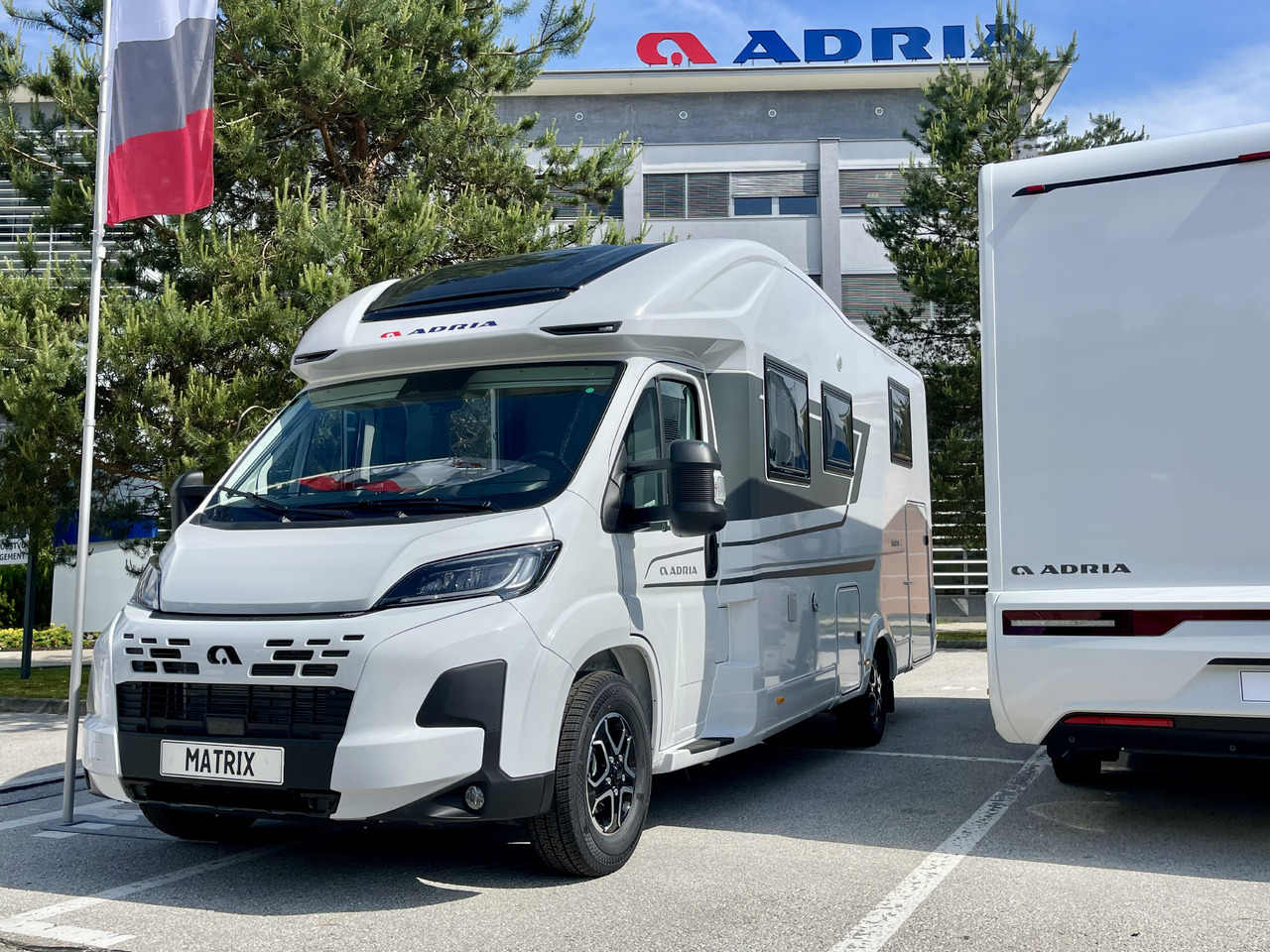 ADRIA Matrix axess 650SL - Poluintegrisani kamper: slika 2 ADRIA Matrix axess 650SL - Poluintegrisani kamper: slika 2