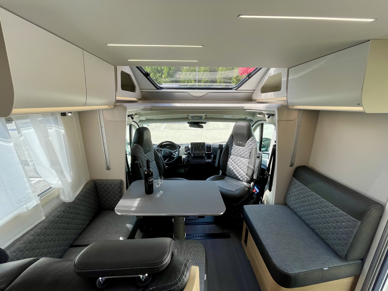 ADRIA Matrix axess 650SL - Poluintegrisani kamper: slika 4 ADRIA Matrix axess 650SL - Poluintegrisani kamper: slika 4