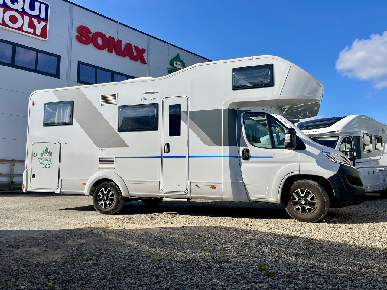 SUN LIVING A 75DP - Alkoven kamper: slika 2 SUN LIVING A 75DP - Alkoven kamper: slika 2