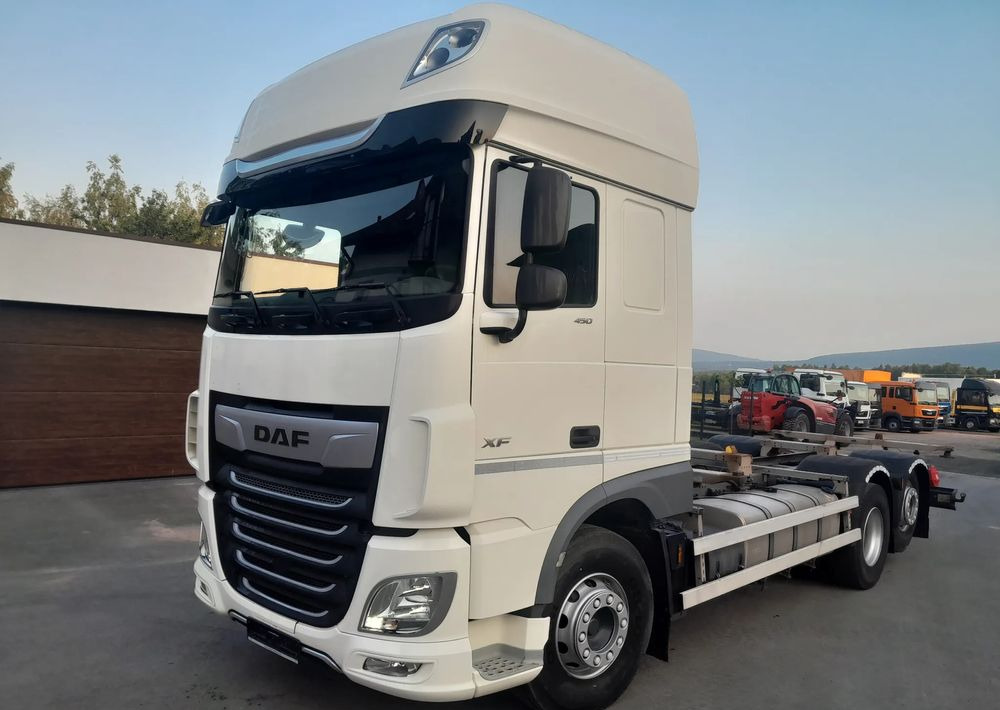 DAF XF 106 450 / BDF RETARDER - Kamion sa golom šasijom i zatvorenom kabinom: slika 1 DAF XF 106 450 / BDF RETARDER - Kamion sa golom šasijom i zatvorenom kabinom: slika 1