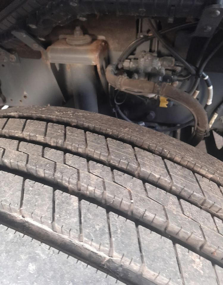 DAF XF 106 450 / BDF RETARDER - Kamion sa golom šasijom i zatvorenom kabinom: slika 2 DAF XF 106 450 / BDF RETARDER - Kamion sa golom šasijom i zatvorenom kabinom: slika 2