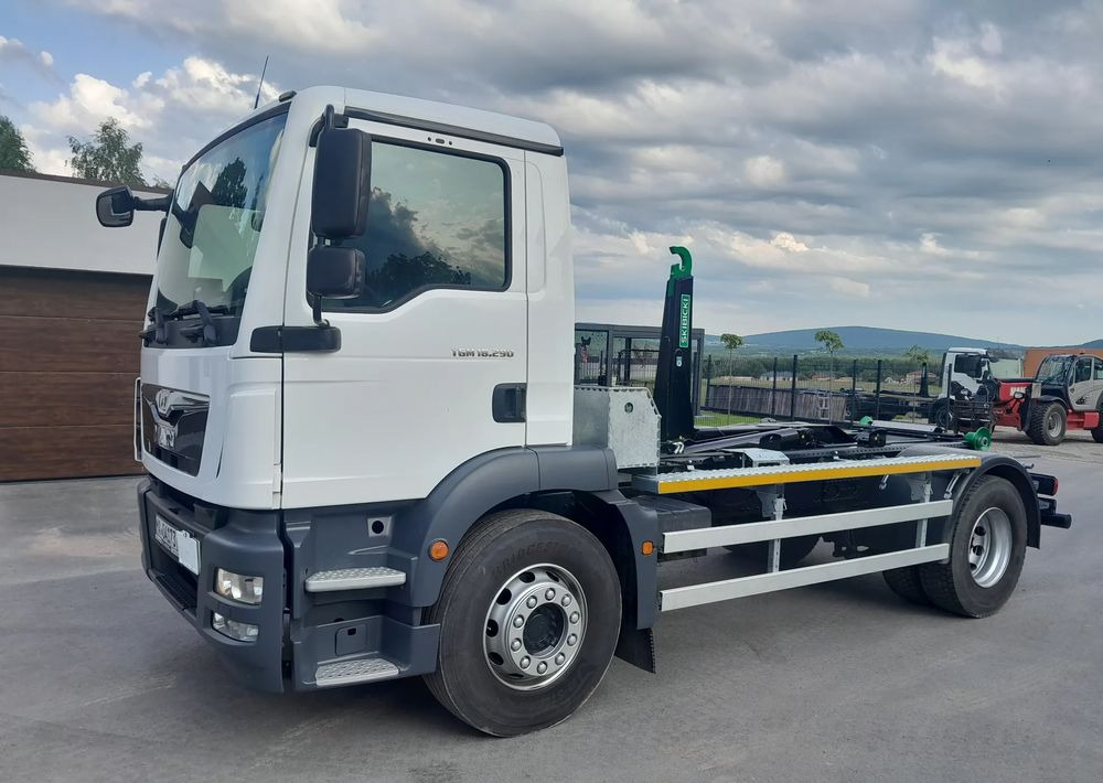MAN TGM 18.290 - Kamion sa hidrauličnom kukom: slika 1 MAN TGM 18.290 - Kamion sa hidrauličnom kukom: slika 1