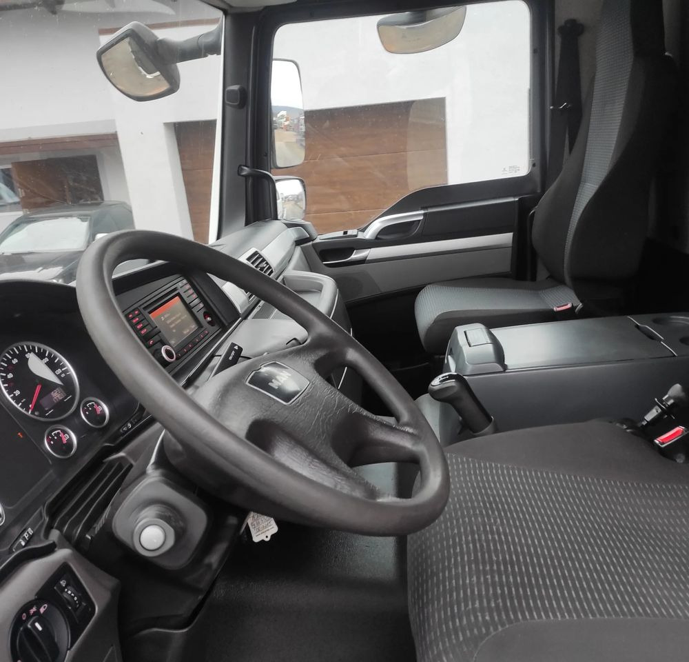 MAN TGM 18.290 - Kamion sa hidrauličnom kukom: slika 2 MAN TGM 18.290 - Kamion sa hidrauličnom kukom: slika 2