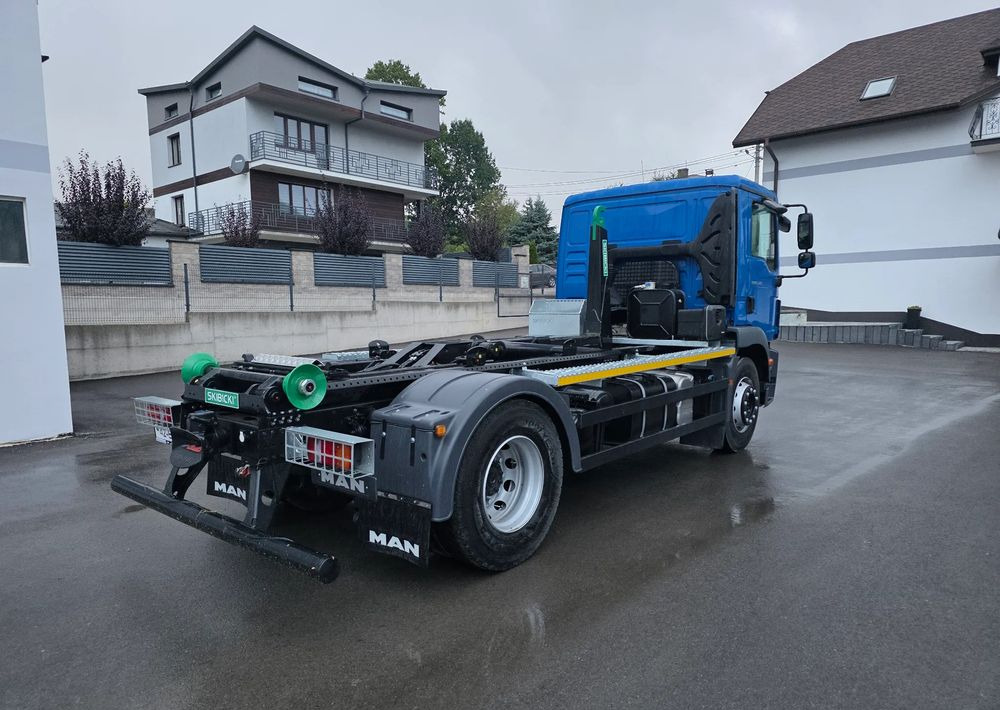 MAN TGM 18.340 urządzenie hakowe AXOR - Kamion sa hidrauličnom kukom: slika 2 MAN TGM 18.340 urządzenie hakowe AXOR - Kamion sa hidrauličnom kukom: slika 2