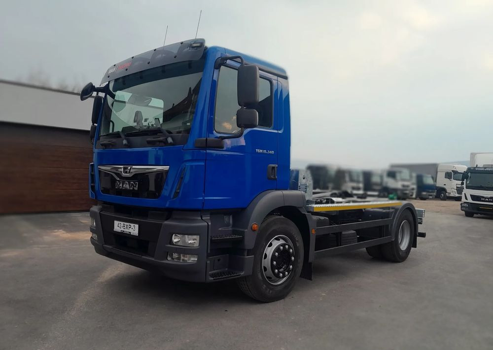 MAN TGM 18.340 urządzenie hakowe AXOR - Kamion sa hidrauličnom kukom: slika 1 MAN TGM 18.340 urządzenie hakowe AXOR - Kamion sa hidrauličnom kukom: slika 1