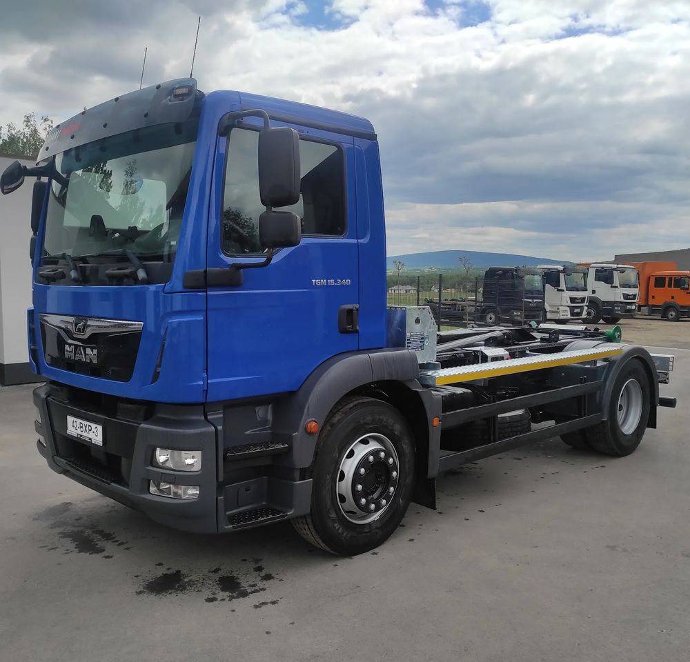MAN TGM 18.340 urządzenie hakowe AXOR - Kamion sa hidrauličnom kukom: slika 2 MAN TGM 18.340 urządzenie hakowe AXOR - Kamion sa hidrauličnom kukom: slika 2
