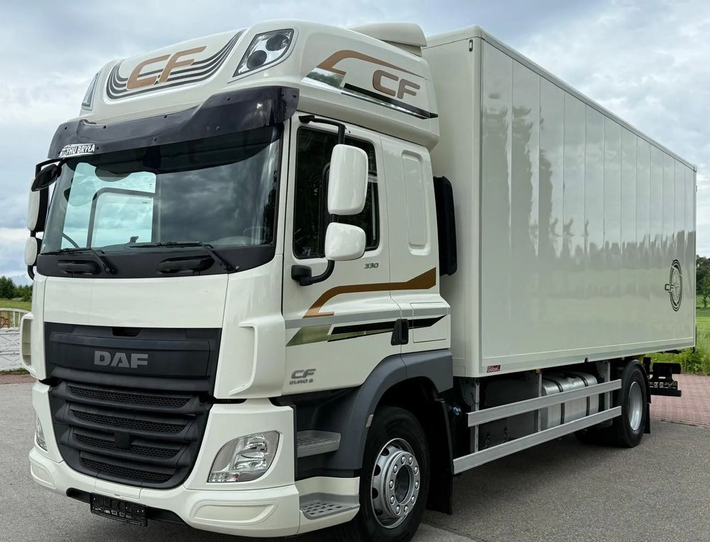 DAF CF 330/10.2017/KONTENER MEBLOWY/IZOTERMA/WINDA/18 PALET/E6/NISKI PRZEBIEG/Z NIEMIEC/JAK NOWY/DUŻY SILNIK/ - Kamion sa zatvorenim sandukom: slika 1 DAF CF 330/10.2017/KONTENER MEBLOWY/IZOTERMA/WINDA/18 PALET/E6/NISKI PRZEBIEG/Z NIEMIEC/JAK NOWY/DUŻY SILNIK/ - Kamion sa zatvorenim sandukom: slika 1