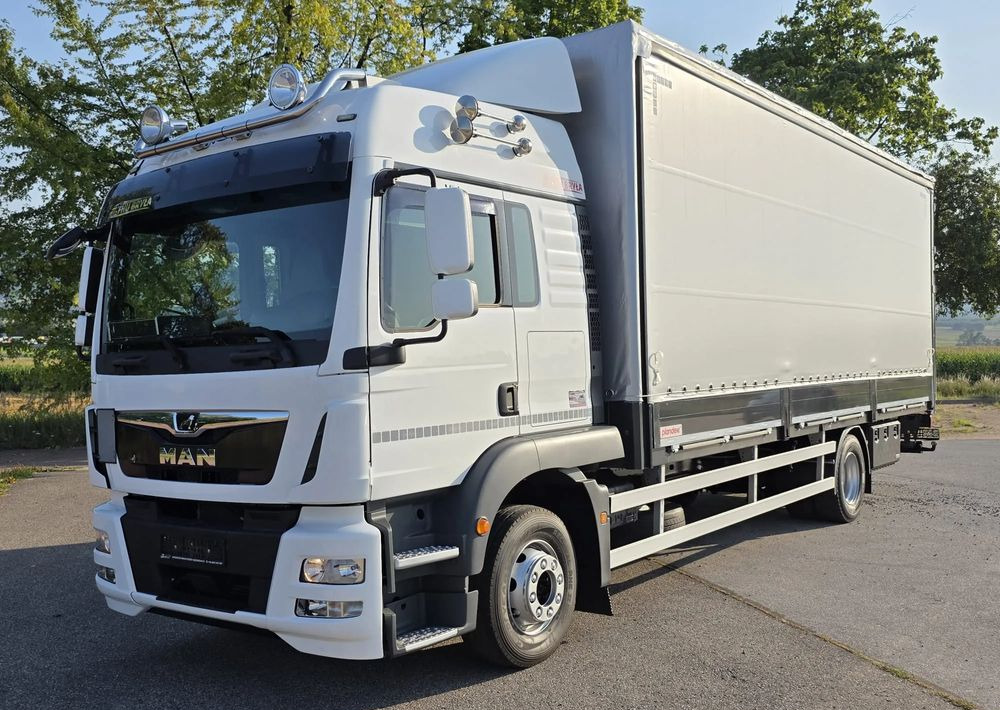MAN TGM 15.290 / BURTO-FIRANKA / CAŁY NA PODUSZKACH /KLIMA POSTOJOWA / 2018R / NISKI PRZEBIEG / 18 PALET / E6 / JAK NOWY / WINDA / - Kamion sa ceradom: slika 1 MAN TGM 15.290 / BURTO-FIRANKA / CAŁY NA PODUSZKACH /KLIMA POSTOJOWA / 2018R / NISKI PRZEBIEG / 18 PALET / E6 / JAK NOWY / WINDA / - Kamion sa ceradom: slika 1