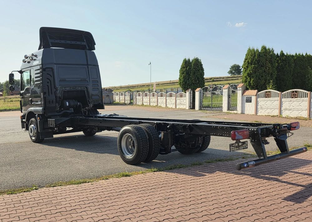 MAN TGM 15.290 / RAMA DO ZABUDOWY / AUTOMAT / SPROWADZONY / E6 / LIFT / ROZSTAW OSI 5.5M / LAWETA / POMOC DROGOWA / STAN BARDZO DOBRY/ - Kamion sa golom šasijom i zatvorenom kabinom: slika 4 MAN TGM 15.290 / RAMA DO ZABUDOWY / AUTOMAT / SPROWADZONY / E6 / LIFT / ROZSTAW OSI 5.5M / LAWETA / POMOC DROGOWA / STAN BARDZO DOBRY/ - Kamion sa golom šasijom i zatvorenom kabinom: slika 4