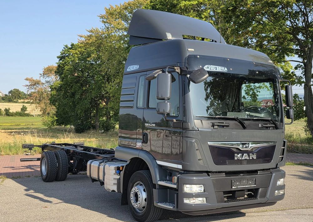 Kamion sa golom šasijom i zatvorenom kabinom MAN TGM 15.290 / RAMA DO ZABUDOWY / AUTOMAT / SPROWADZONY  / E6 / LIFT / ROZSTAW OSI 5.5M / LAWETA / POMOC DROGOWA / STAN BARDZO DOBRY/: slika 6