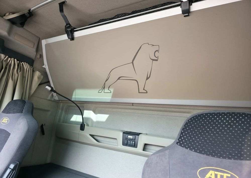 Kamion sa ceradom MAN TGX 18.430 / FIRANKA / WINDA / KLIMA POSTOJOWA / 300TYŚ PRZEBIEG / 2020 /E6 / KLIMA POSTOJOWA / SPROWADZONY / JAK NOWY / AUTOMAT: slika 18 Kamion sa ceradom MAN TGX 18.430 / FIRANKA / WINDA / KLIMA POSTOJOWA / 300TYŚ PRZEBIEG / 2020 /E6 / KLIMA POSTOJOWA / SPROWADZONY / JAK NOWY / AUTOMAT: slika 18