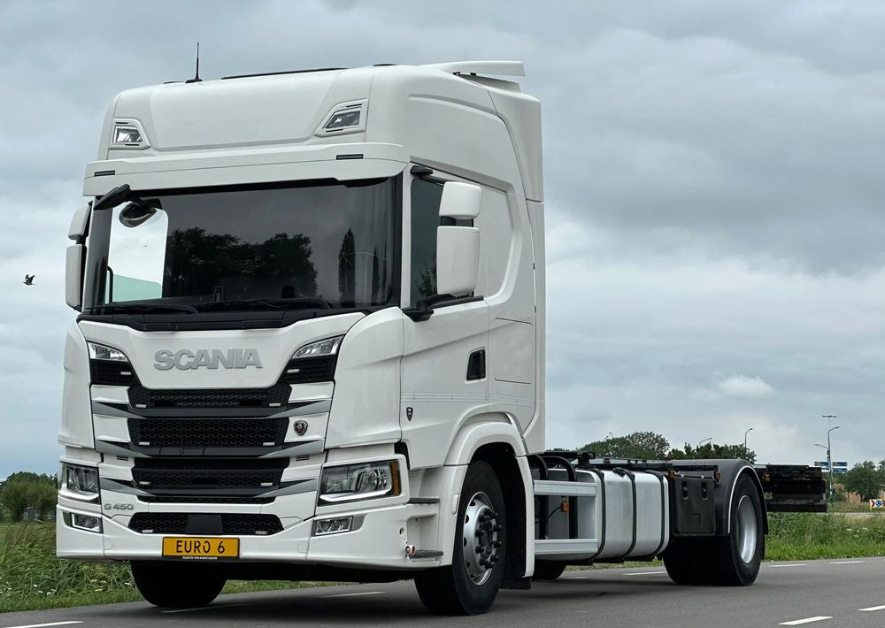 Scania G450 / G410 / BDF / RAMA / E6 / CAŁA NA PODUSZKACH / ROZSTAW OSI 5.5M / LAWETA / DO ŻYWCA / DO BYDŁA / SKÓRY / DO ZABUDOWY / SPROWADZONA - Kamion sa golom šasijom i zatvorenom kabinom: slika 1 Scania G450 / G410 / BDF / RAMA / E6 / CAŁA NA PODUSZKACH / ROZSTAW OSI 5.5M / LAWETA / DO ŻYWCA / DO BYDŁA / SKÓRY / DO ZABUDOWY / SPROWADZONA - Kamion sa golom šasijom i zatvorenom kabinom: slika 1