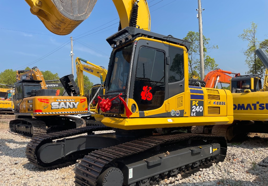 Komatsu PC 240 PC220 PC240-8 - Bager guseničar: slika 2 Komatsu PC 240 PC220 PC240-8 - Bager guseničar: slika 2