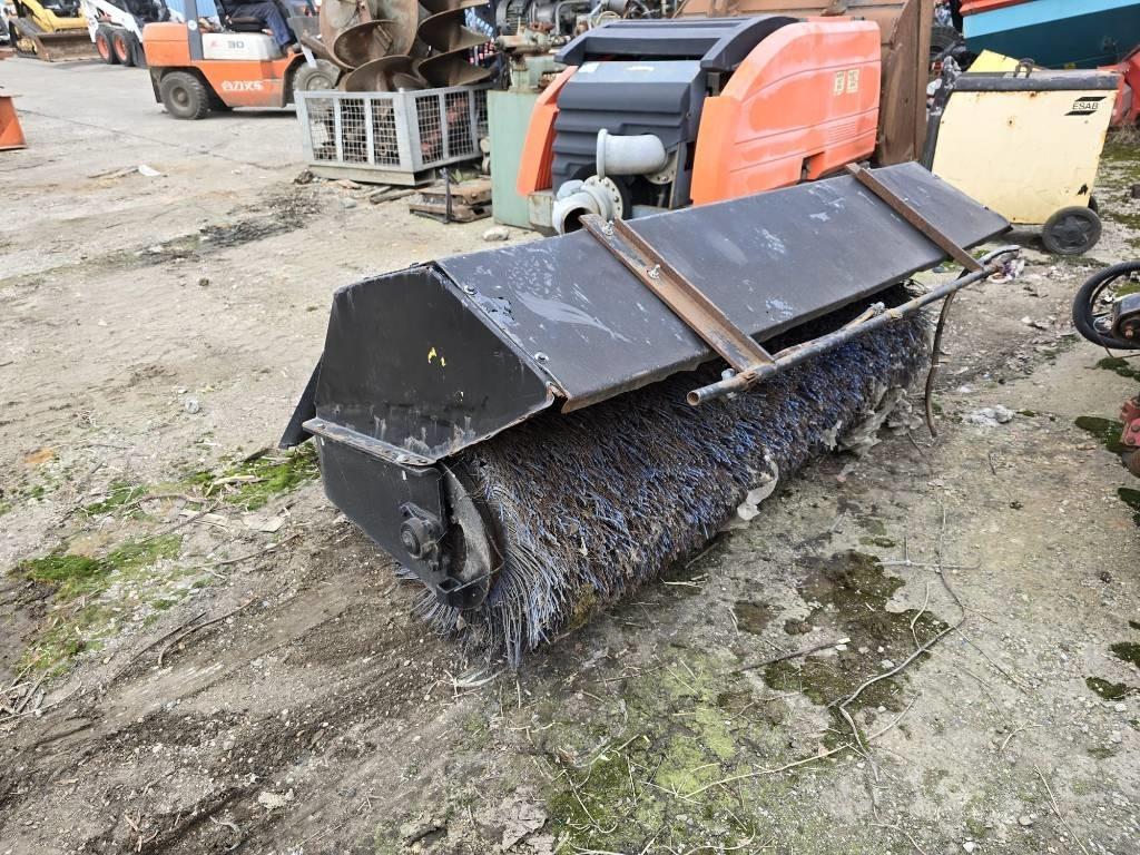 Bobcat Bobcat - Metle za Građevinska mašina: slika 1 Bobcat Bobcat - Metle za Građevinska mašina: slika 1