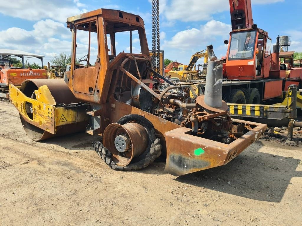 Bomag BW 213 D H-4 FOR PARTS - Kompaktor: slika 2 Bomag BW 213 D H-4 FOR PARTS - Kompaktor: slika 2